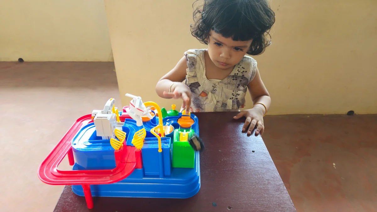  Instructions showing how to press, rotate and operate the car adventure play set track